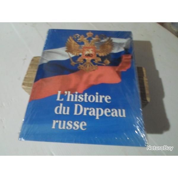 LIVRE  L'HISTOIRE DU DRAPEAU RUSSE