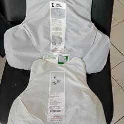 Enchère lot de 2 plaques balistiques 3a contre les armes de poings et les lames  MEHLER 42X34/34X33