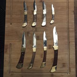 Lot indissociable de 8 couteaux pliants bois et laiton avec verrou - Pakistan, Chine - voir photos