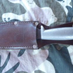 POIGNARD SCOUT ALU/CHANTIERS JEUNESSE?AVEC NOM SUR FOURREAU/MARQUAGE ILLISIBLE