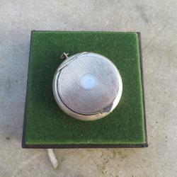 Ancienne Poudrier/Bo&icirc;te &agrave; pilules en m&eacute;tal argent&eacute; avec int&eacute;rieur en vermeil - FRANCE (Vers 1930)