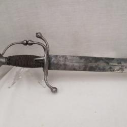 forte épée   XVIIIem en trés bon état   longueur totale 1 m 10
