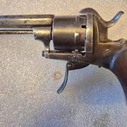 Petit revolver 5 mm a broche bon état de fonctionnement, avec des anciennes piqures