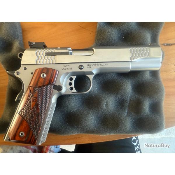 PISTOLET S & W 1911    E - Series "Pistols 45 ACP