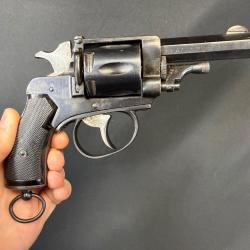 REVOLVER 6 coups de fabrication ALLEMANDE OU SUISSE calibre 8mm92