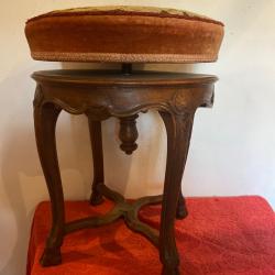 Tabouret de piano 19 e en noyé  pour relais de chasse !