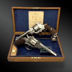 COFFRET NÉCESSAIRE AVEC DEUX REVOLVERS HILL'S PANTED SELF EXTRACTOR Royaume-Uni, XIXème siècle