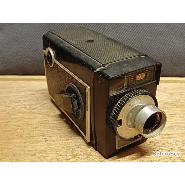 Ancienne cam�ra KODAK BROWNIE 8 mm bak�lite