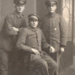 CPA -Photo - Un Groupe Soldats Allemands - N°4327