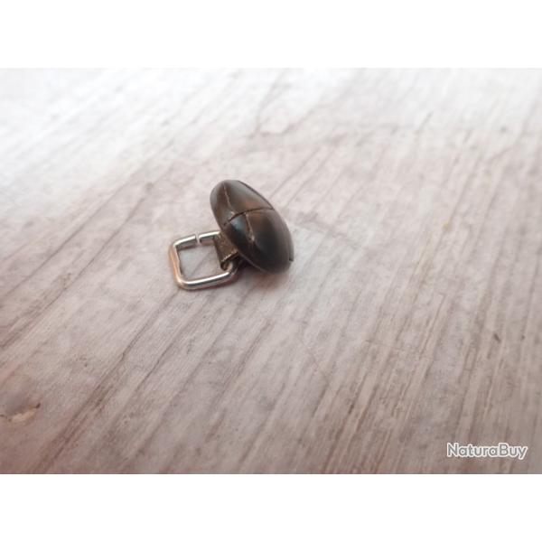 Bouton d'uniforme � identifier.