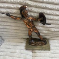 Statuette repr&eacute;sentant Leonidas, patine cuivr&eacute;e sur de marbre