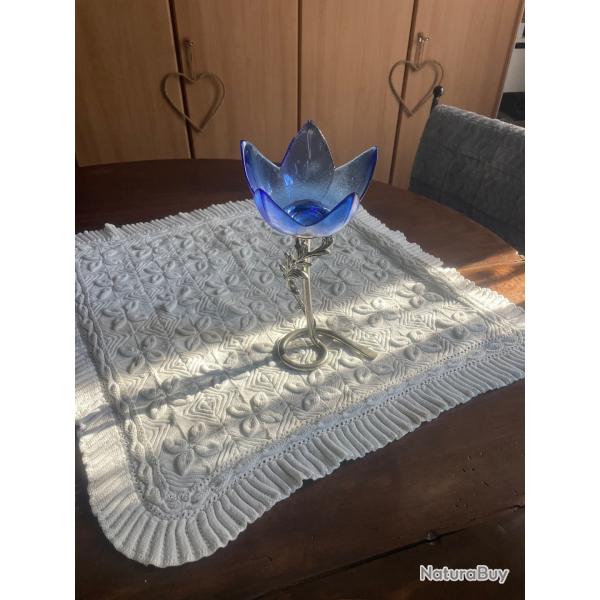 Bougeoir tulipe sign� Jean Goardere en parfait �tat pied en �tain. Hauteur 26 cm.