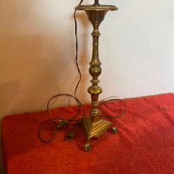 Chandelier en bronze de style haute époque électrifié