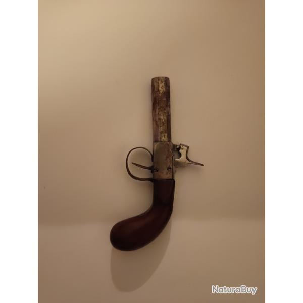 Pistolet a coffre St Etienne . calibre 12 mm.