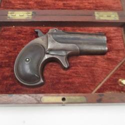 pour collection - dans  son coffret - deringer rémington  calibre 41 RF  classée  en categorie  D