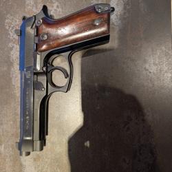 Taurus pt-99 AF Cal.9x19 Avec trois chargeur deux chargeurs 15 coups un chargeur 12 coup