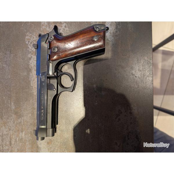 Taurus pt-99 AF Cal.9x19 Avec trois chargeur deux chargeurs 15 coups un chargeur 12 coup