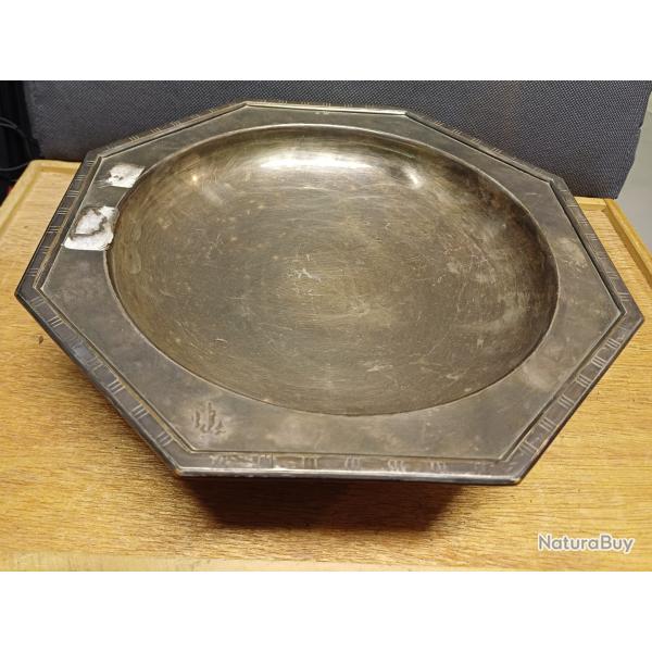 Tr�s ancienne coupe � fruits en m�tal argent�