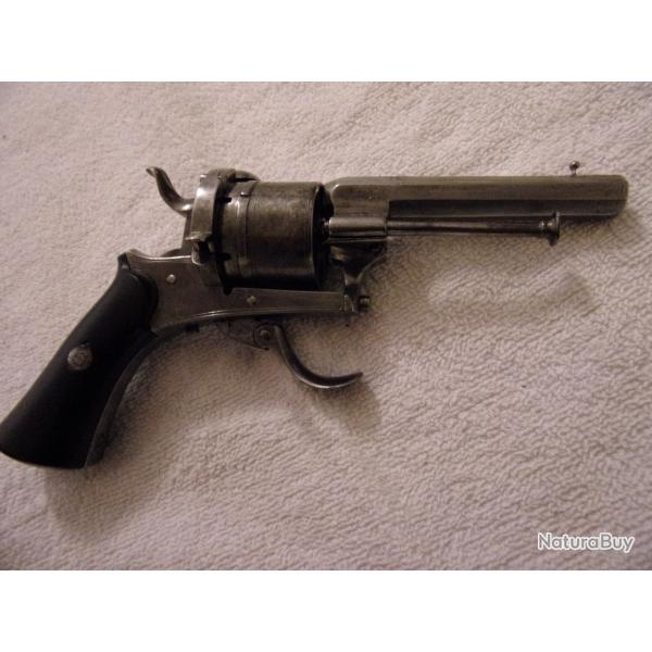 Revolver  barillet  broche en superbe tat