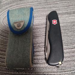 Couteau victorinox avec son étui