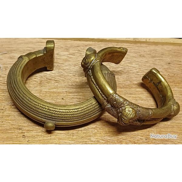 Lot de 2 anciens bracelets africains d'esclave en bronze