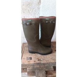 Paire de bottes AIGLE doublée néoprène T42