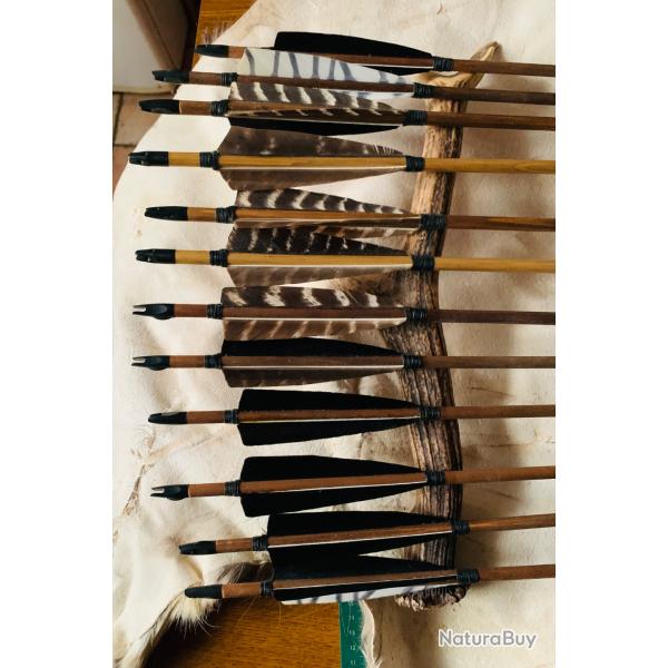 lot de 12 fl�ches m�di�vale artisanale / plumes de dindons / pointes m�tal