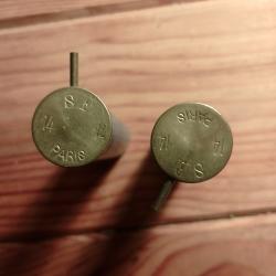 2 étuis près a chargeur calibre 14.