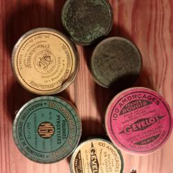 Boites d amorce vide de collection.