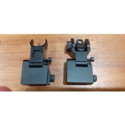 Organes de visée Flip up (hausse et gidon), front sight et back sight. (3)