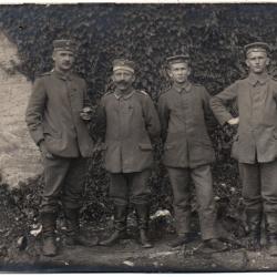CPA -Photo - Un Groupe Soldats Allemands - N&deg;4343