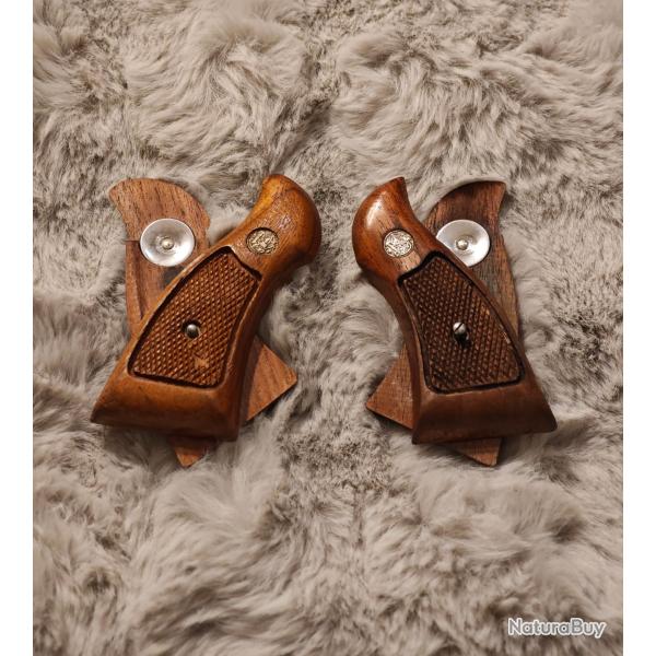 Lot de 2 paires de plaquettes de crosse SMITH & WESSON d'origine - Bois + mdaillon dor - bon tat