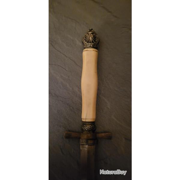 Couteau dague romantique