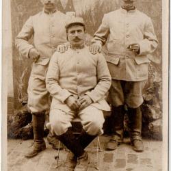 CPA -Photo - Un Groupe Soldats -  N&deg;4353