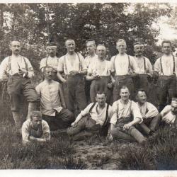 CPA -GROUPE DE SOLDATS - N&deg;4360