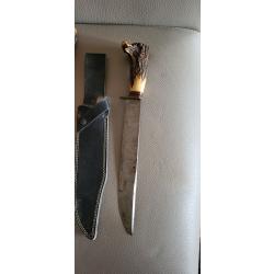 Superbe et grand couteau de chasse