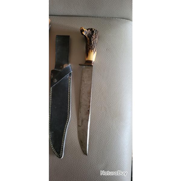 Superbe et grand couteau de chasse