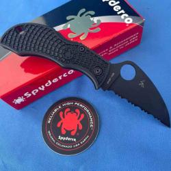 Couteau Spyderco Manbug Lame Acier VG-10 Serr Manche FRN Black Lockback Japan SCMBKWSBK