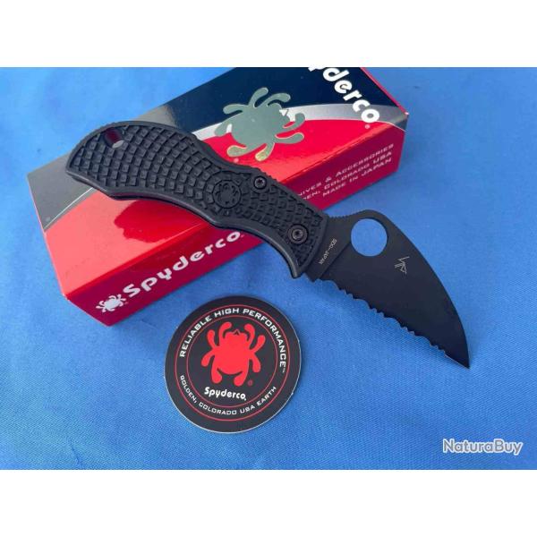 Couteau Spyderco Manbug Lame Acier VG-10 Serr Manche FRN Black Lockback Japan SCMBKWSBK