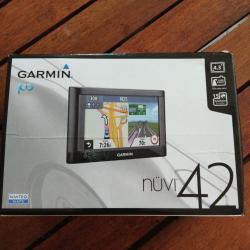 GPS GARMIN NUVI 42 Europe en TRES BON ETAT avec housse et différent accessoires (Alim, fixations)
