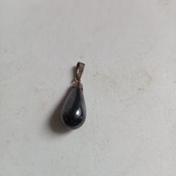 pendentif goutte en hématite hauteur 3 cm