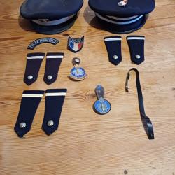 Lot Police Casquettes , Insignes Galons , etc.....