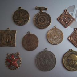 lot m&eacute;dailles Allemagne de l'est  x