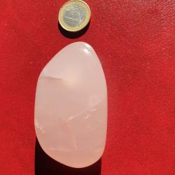 Galet de quartz rose longueur 7,6 cm poids 173 grammes