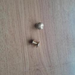 2 Boutons laiton  pour bretelle à visser 9 mm .