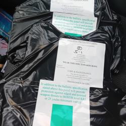 Enchère lot de 2 plaques balistiques 3a contre les armes de poings et les lames  32X32 cm