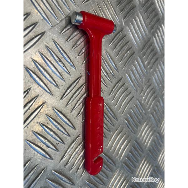 marteau brise vitre fenetre verre coupe ceinture securite urgence secours voiture