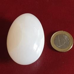 Oeuf de quartz rose pâle longueur 5,4 cm poids 101 grammes