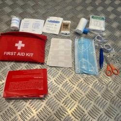 pharmacie premier secours urgence survie randonnée voiture maison kit urgence