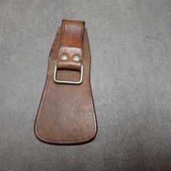 ATTACHE et ou PASSANT DE CEINTURE POUR DAGUE D'OFFICIER SUISSE. Modèle pas courant